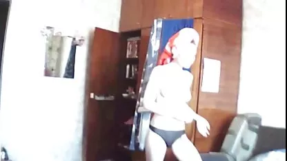 लारिसा एक blowjob द्वारा उसकी नौकरी रखने की कोशिश सेक्सी बीएफ इंग्लिश फिल्म कर रही है
